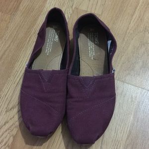 Women’s Size 8 Toms